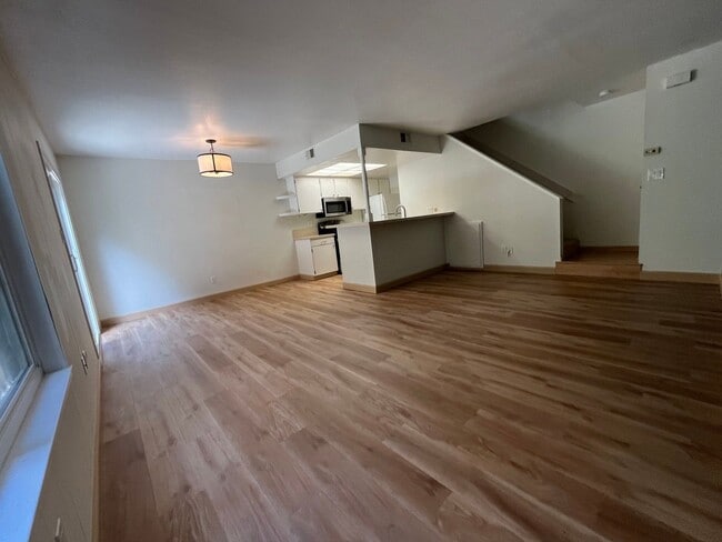 Building Photo - 820 Villa Ln