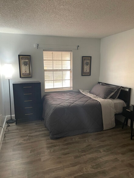 Building Photo - 3115 Marshall Dr