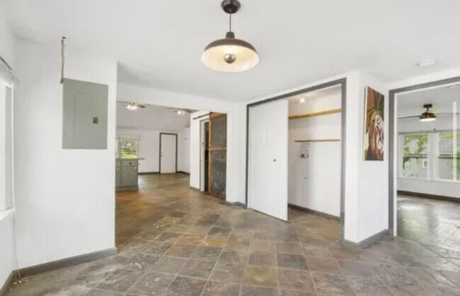 Building Photo - 3 Bedroom | 1 Bathroom | 1 Car Detached Ga...