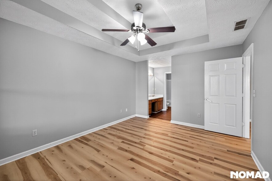 Building Photo - 2112 Fairway Ct SE