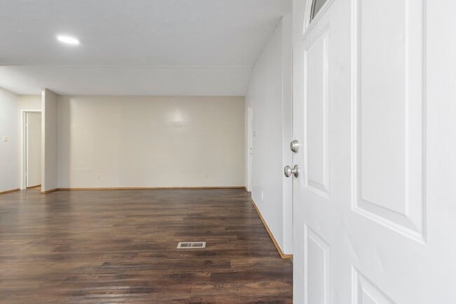 Building Photo - 4460 Grand Oaks Dr