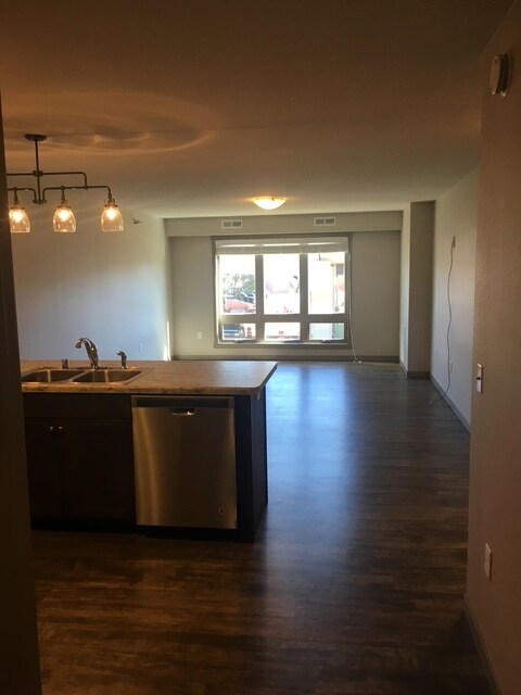Building Photo - Island City Properties
