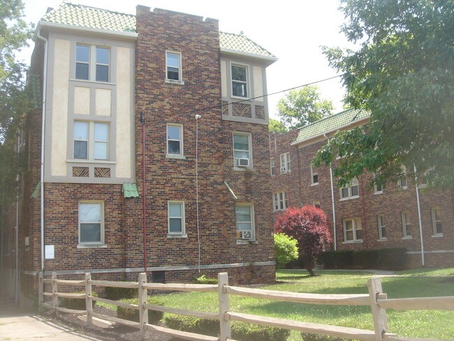 810 N Fred Shuttlesworth Cir. - 810 N Fred Shuttlesworth Cir