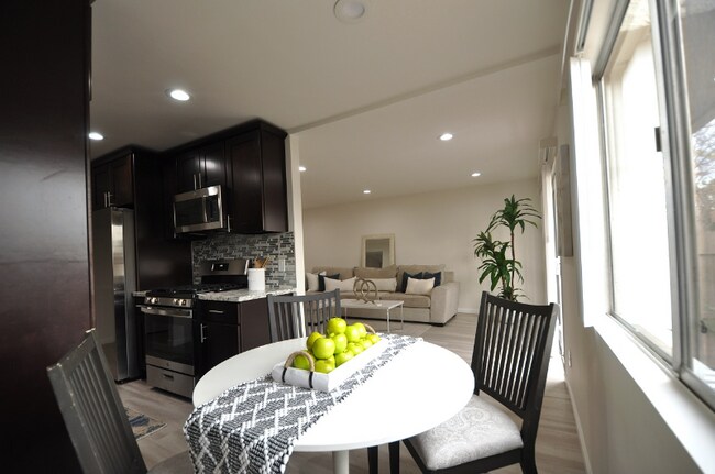 Building Photo - 6620 Linda Vista Rd