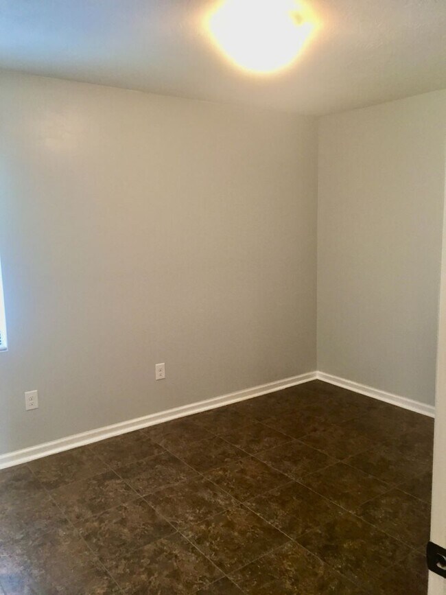 Building Photo - 2708 Blossom Dr