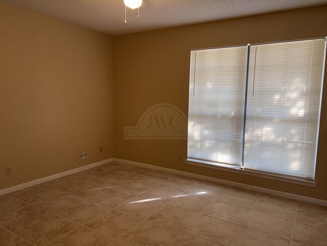 Building Photo - 3313 Sungate Dr