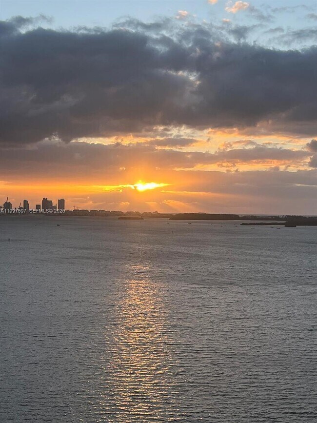 Building Photo - 2333 Brickell Ave