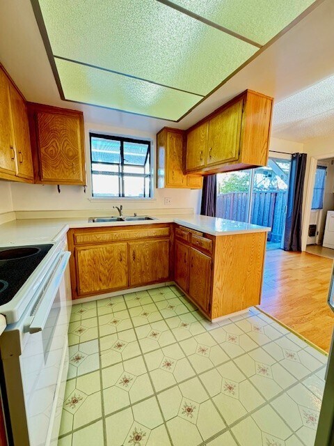 Building Photo - 35 Miramonte Dr