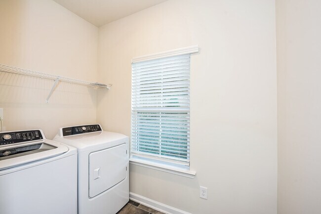 Building Photo - 314 High Grv Wy