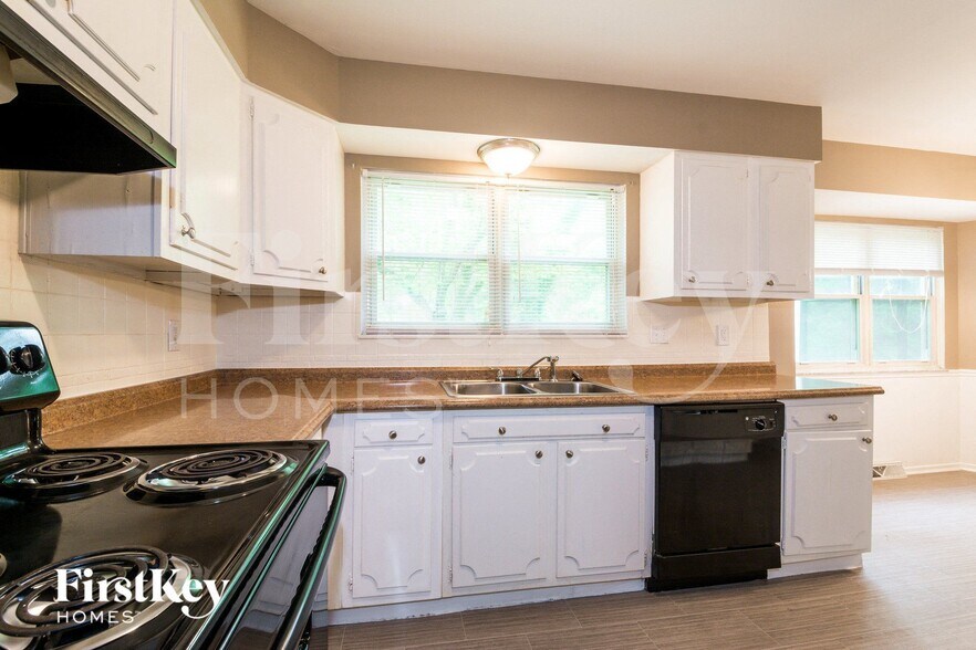 Building Photo - 12525 Bay Shore Dr