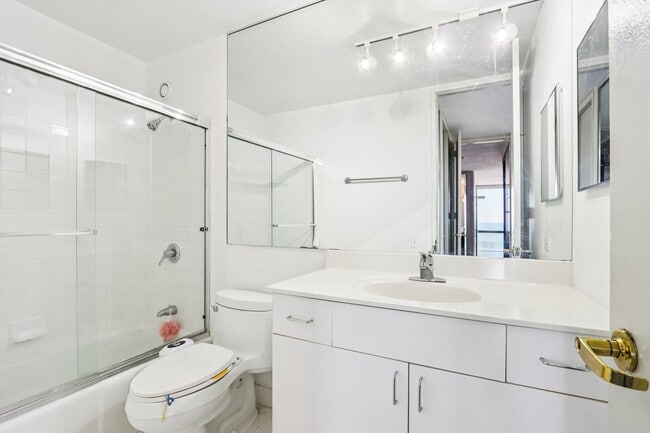 Building Photo - 345 W Fullerton Pkwy