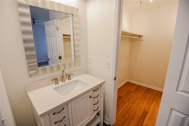 Building Photo - 108 E 3rd Ave