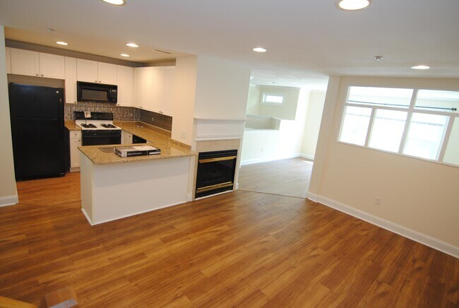 Building Photo - 1 Maple Ridge Dr