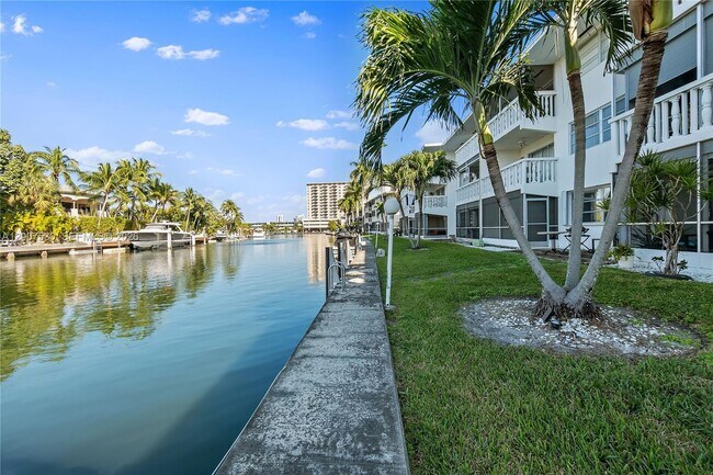 Building Photo - 470 Paradise Isle Blvd
