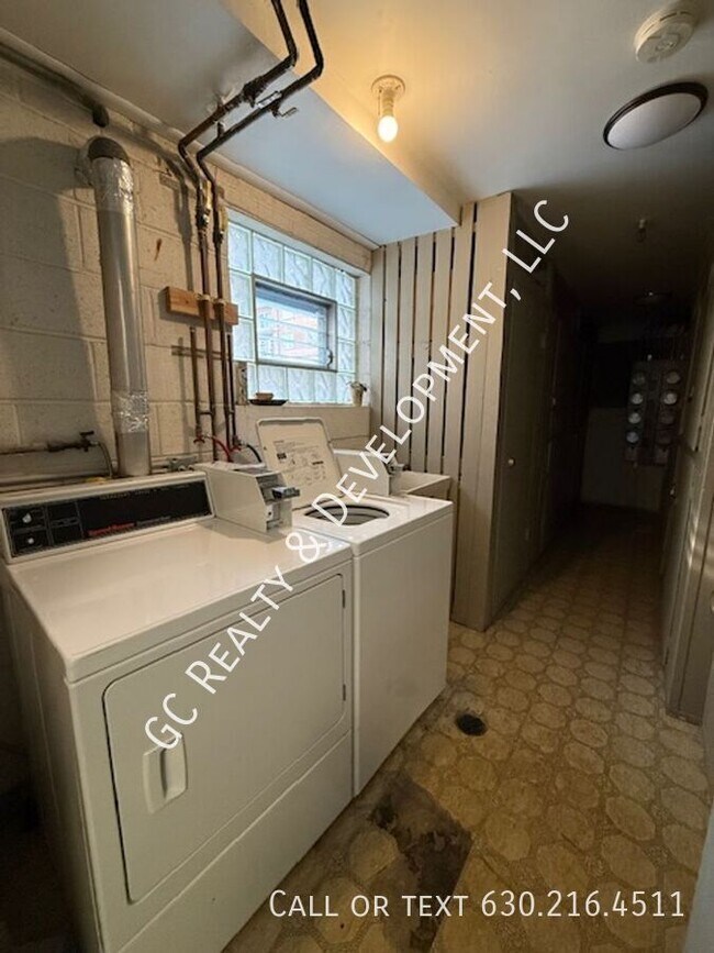 Building Photo - 386 Alles St