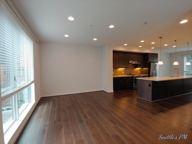 Building Photo - Contemporary Home in Bryant for Rent!