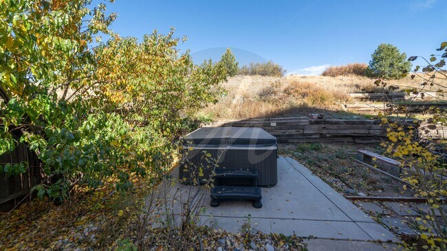 Building Photo - Old Farm Gem