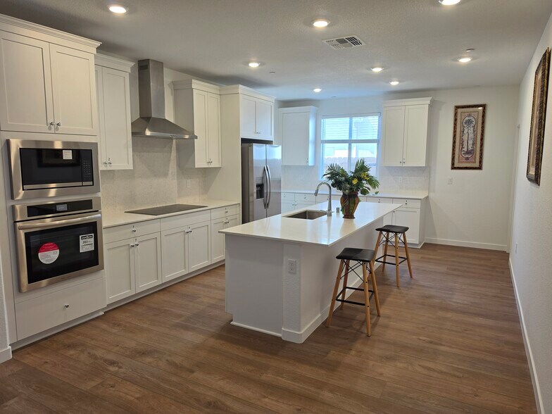 Building Photo - 10221 Terra Franca Way