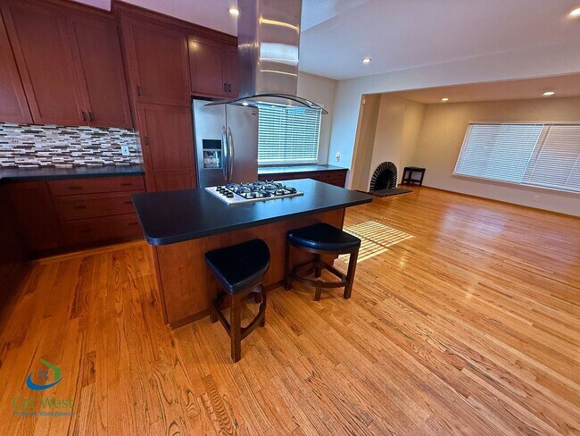 Building Photo - $5195 - 4 Bed/2 Bath Remodeled Home in Santa Clara