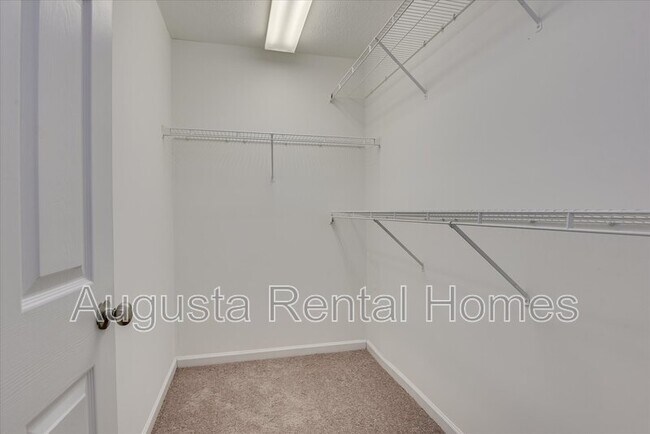 Building Photo - 108 Kelly Dr