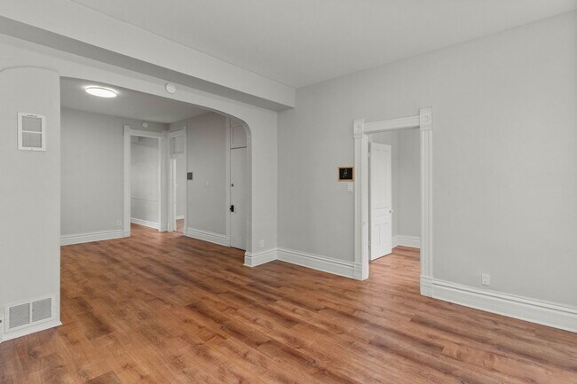 Building Photo - 2139 W Chicago Ave