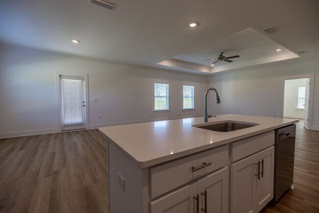 Building Photo - Stunning 5 Bedroom Home in Fairhope, AL! Spacious, Modern, and Move-In Ready!