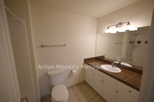 Building Photo - 2 bed, 2 bath, 1 car garage in a 4-plex, in Sequim