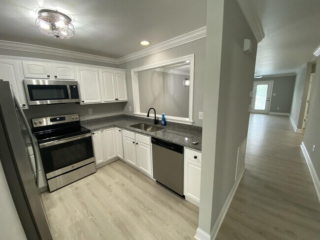 Building Photo - 233 Olympia Dr