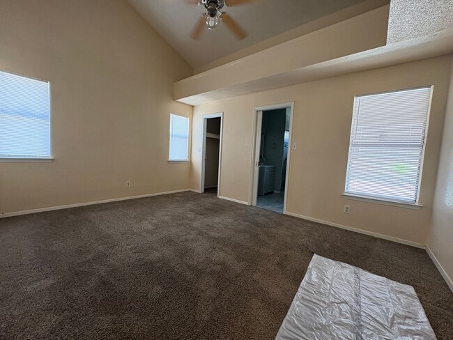 Building Photo - WEST SIDE HOME FOR RENT
