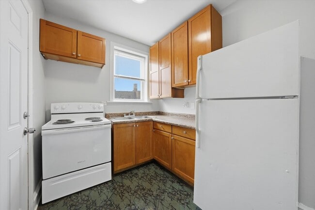 Building Photo - 841 E 80th St