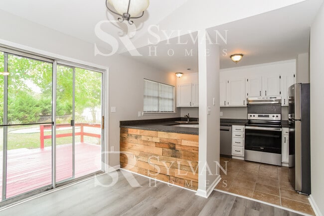 Building Photo - Carve Out a Great Life Here!