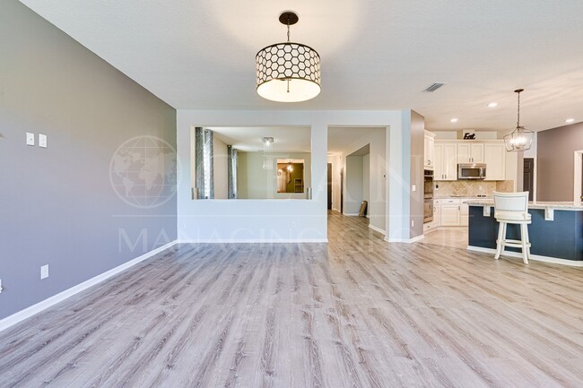 Building Photo - Spacious 4 Bedroom Home with Loft – Prime ...