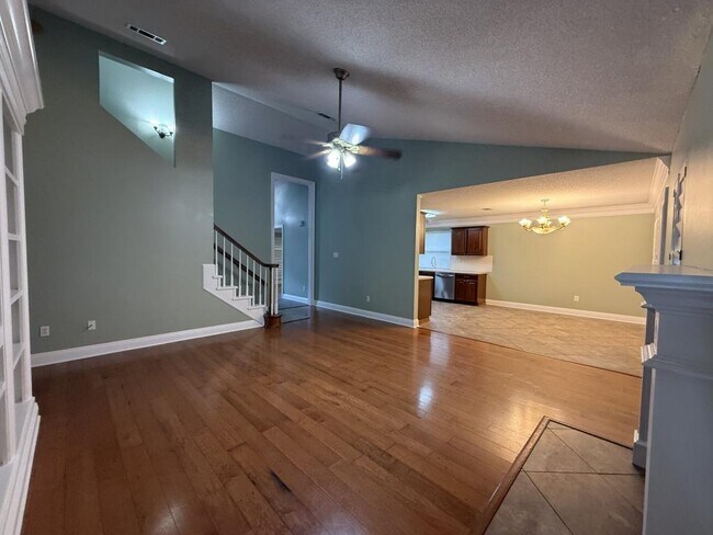 Building Photo - 2065 Juniper Dr