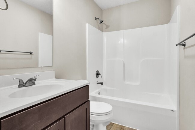 Building Photo - Beautiful 3 bedroom, 2.5 bath townhouse available!