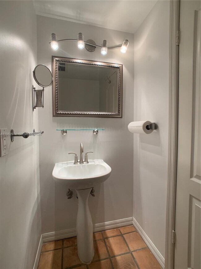 Building Photo - 1853 Jefferson Ave