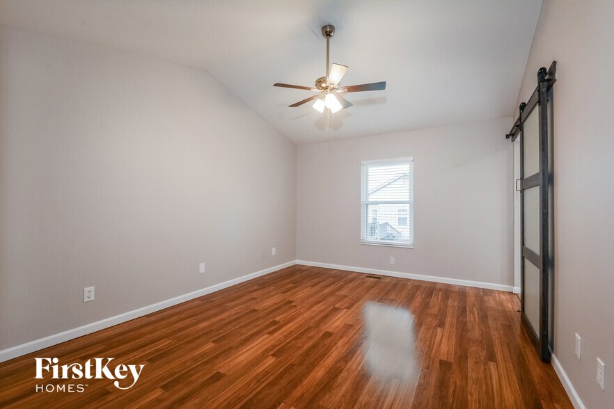 Building Photo - 10 Kingsmont Ct