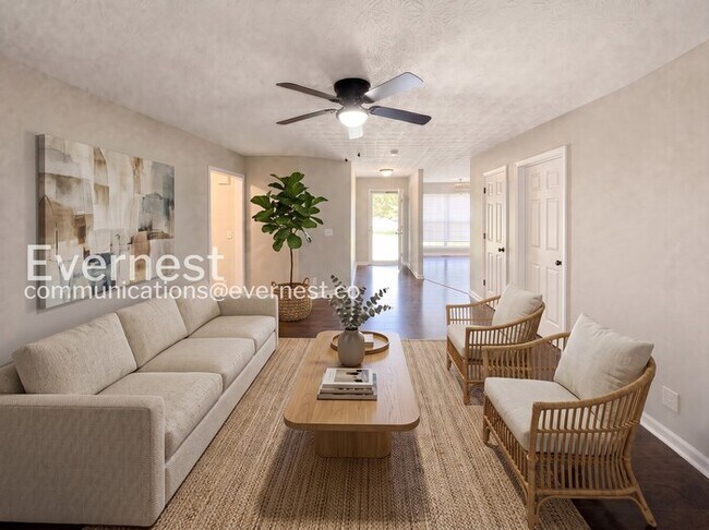 Building Photo - 3 Bed, 2 Bath Home with Off-Street Parking / Pet-Friendly / Available Now!