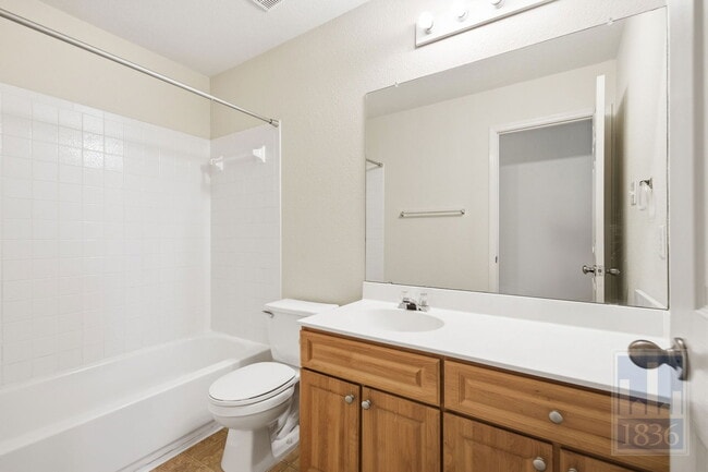 Building Photo - 10520 Fosseway Dr