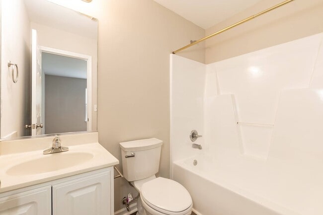 Building Photo - Charming 3 Bed/2 Bath Minutes Away From El...