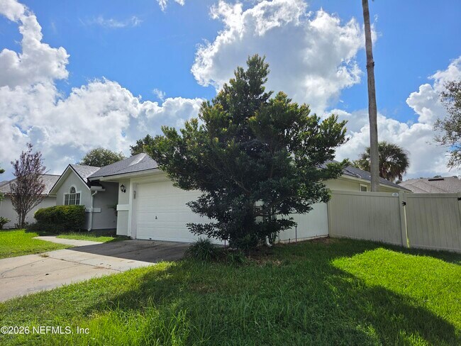 Building Photo - 2071 Thornhill Drive