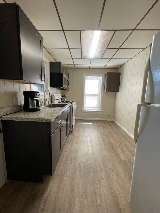 Building Photo - 1148 Memorial Ave