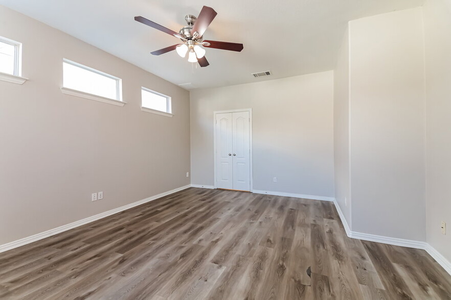 Building Photo - 9900 Concord Dr