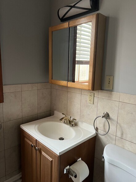 Building Photo - 1077 E Jersey St