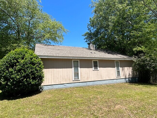 Building Photo - 4446 Ross - Available Now!