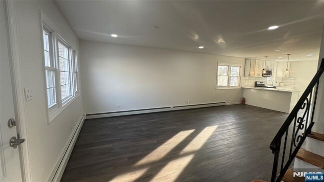 Building Photo - 31 Chestnut St