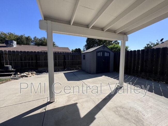 Building Photo - 2104 Graywood Ct