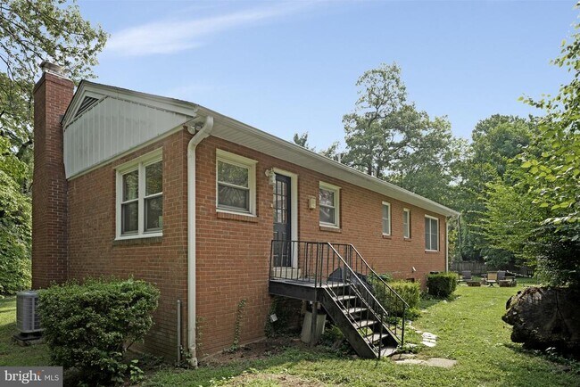 Building Photo - 6513 Old Dominion Dr