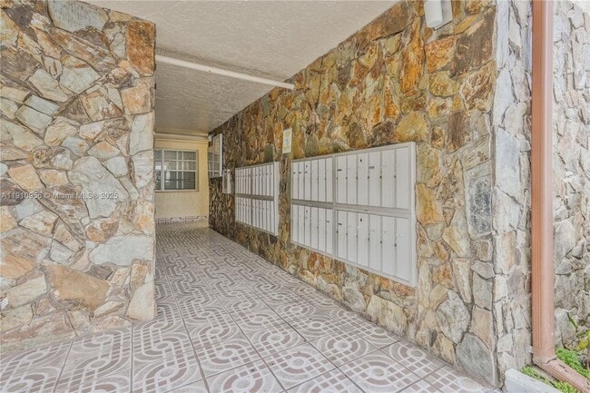 Building Photo - 141 SE 3rd Ave