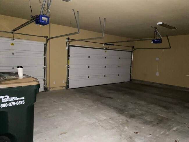 Building Photo - 302 Las Colinas Dr