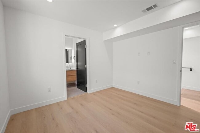 Building Photo - 847 N June St